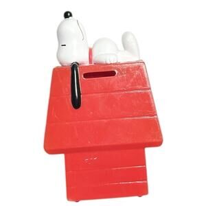 Vintage 1966 Snoopy on Red Doghouse plastic Coin Bank